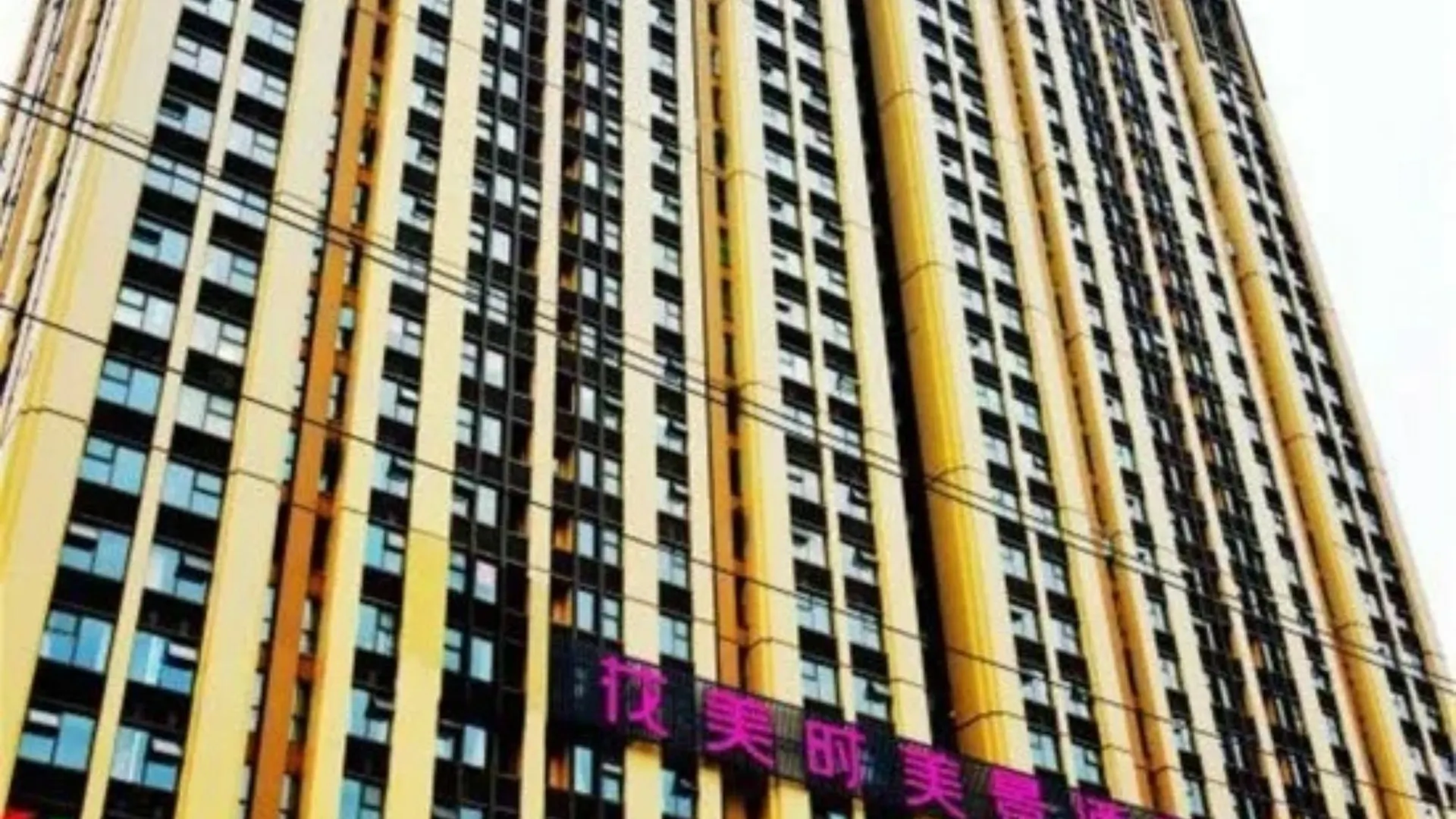 Luoyang Feronia Hotel 3*, ليويانج