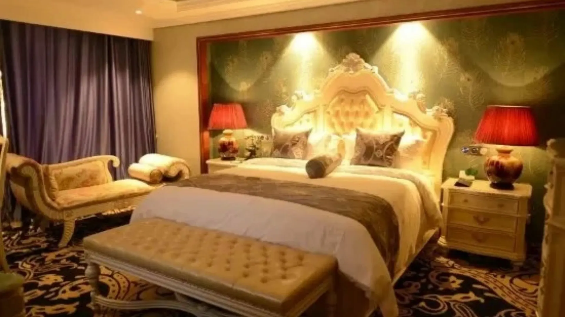 Luoyang Feronia Hotel